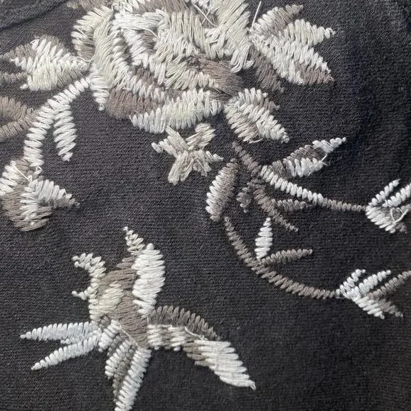 St. John's Bay - Black Straight Leg Jeans - Size 8 - Picture 9 of 10